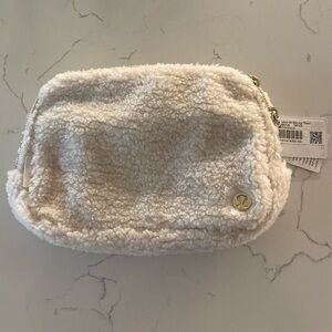 NWT Large Fleece Everywhere Belt Bag
